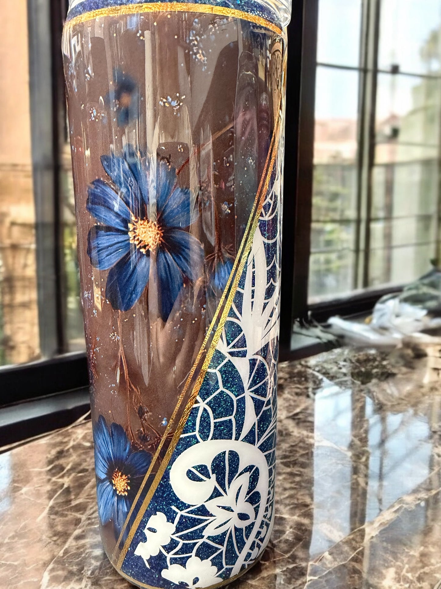 20 oz Stunning Blue and Brown flowers with white lace tumbler