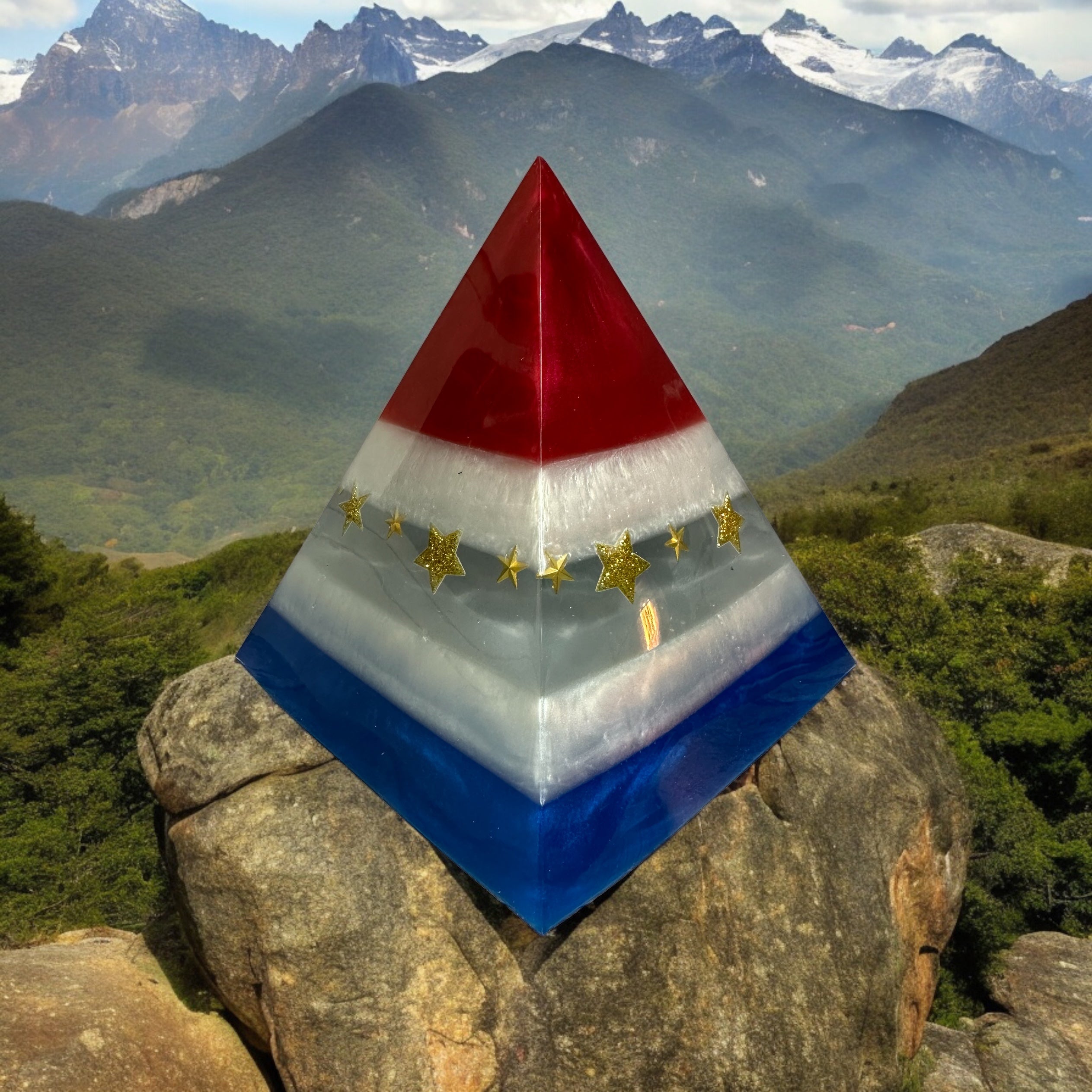 Patriotic Pyramid – Drake Resin Crafts